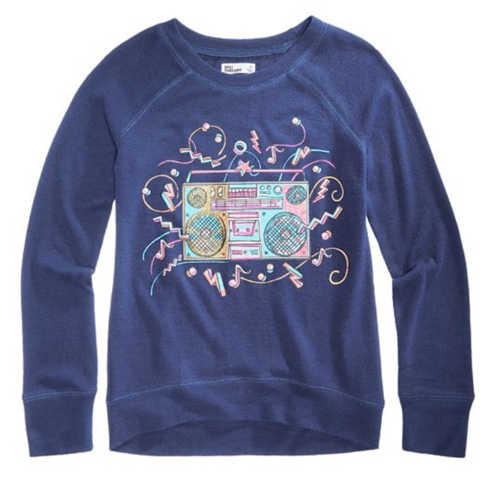 cute matching sweater and leggings.